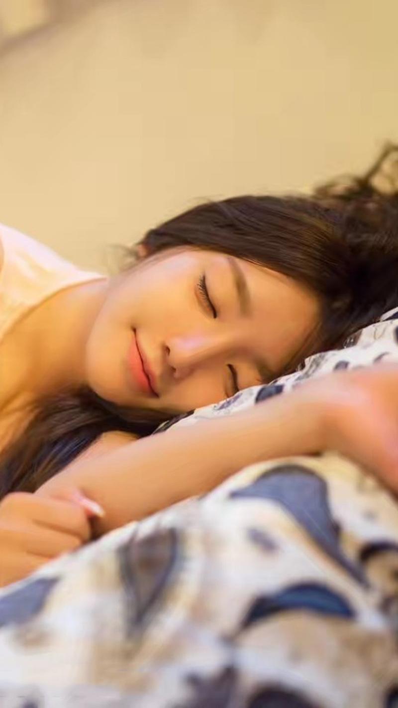 美女抠逼自慰高潮动漫